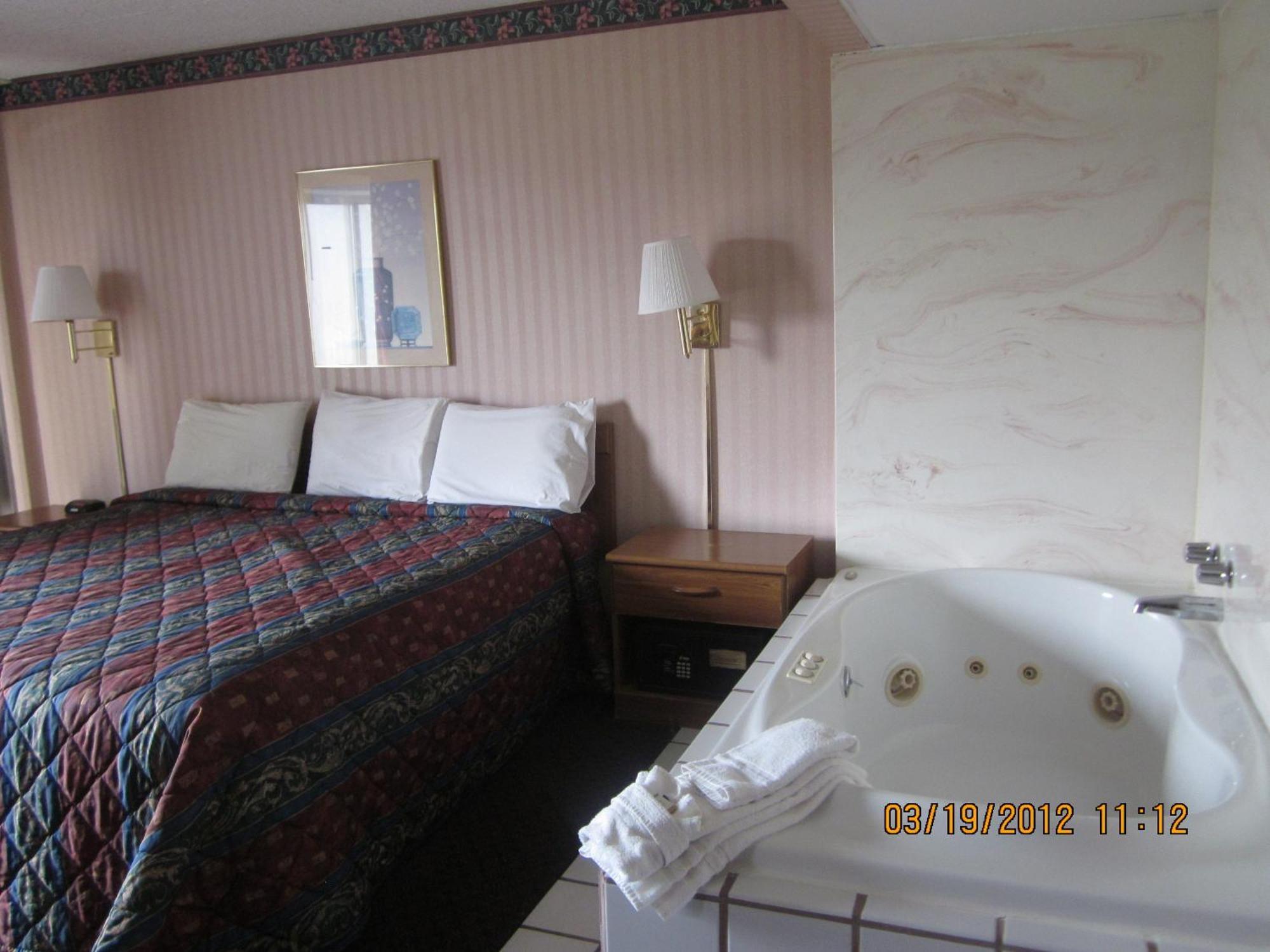 โฮเวิร์ด จอห์นสัน บาย วินด์แฮม เบนตัน ฮาร์เบอร์ Hotel เบนตันฮาร์เบอร์ ภายนอก รูปภาพ