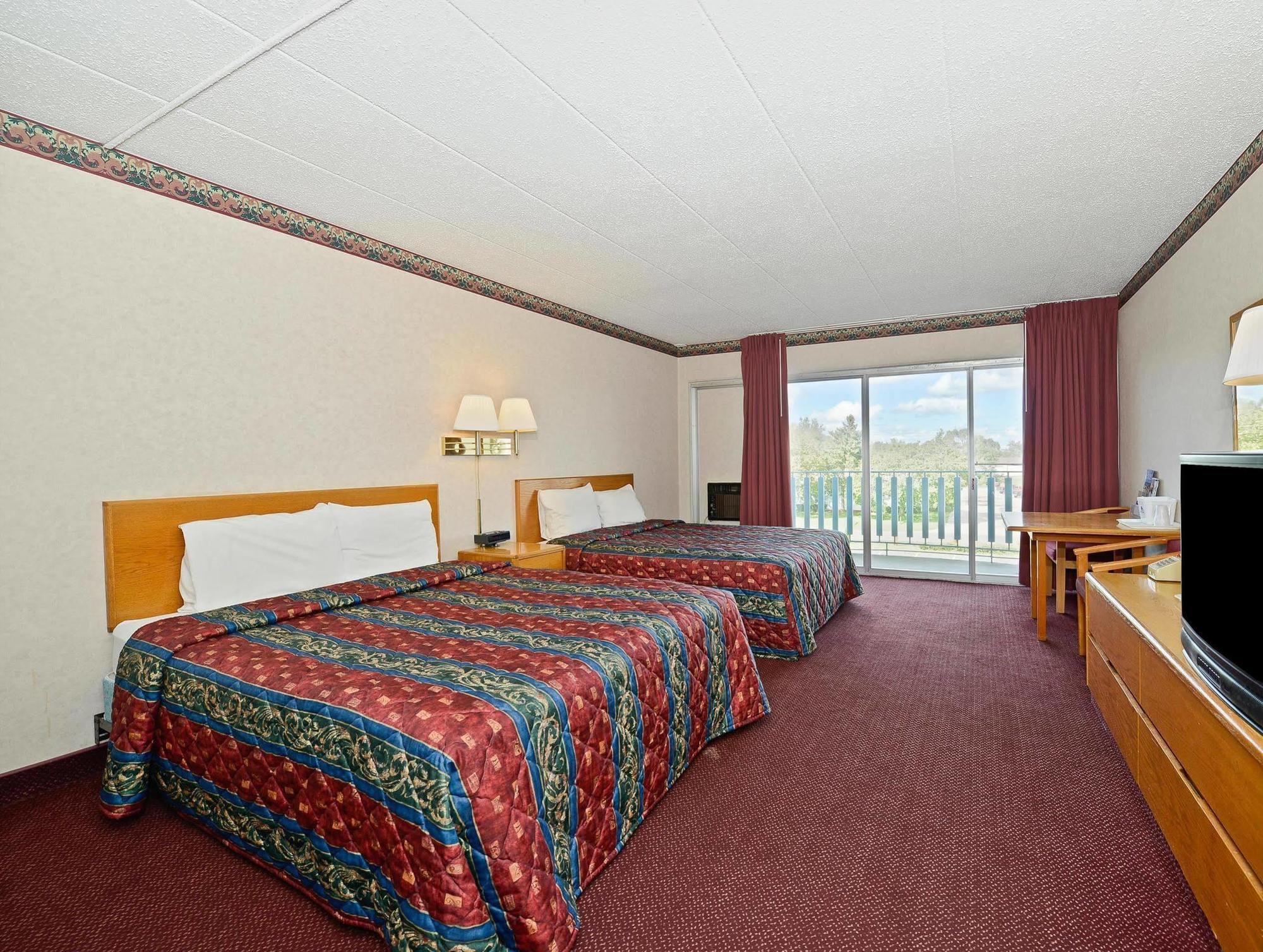 โฮเวิร์ด จอห์นสัน บาย วินด์แฮม เบนตัน ฮาร์เบอร์ Hotel เบนตันฮาร์เบอร์ ภายนอก รูปภาพ