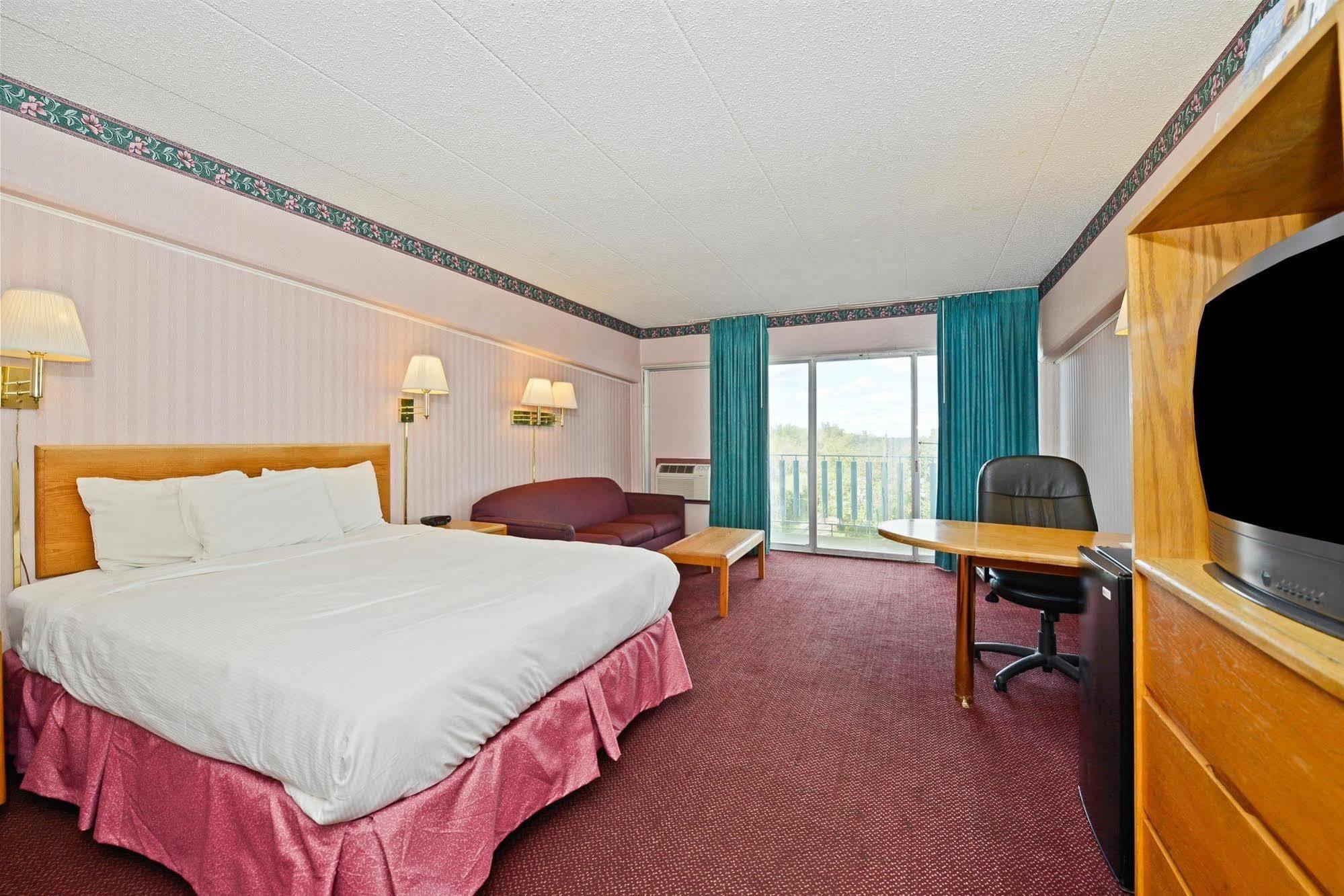 โฮเวิร์ด จอห์นสัน บาย วินด์แฮม เบนตัน ฮาร์เบอร์ Hotel เบนตันฮาร์เบอร์ ภายนอก รูปภาพ