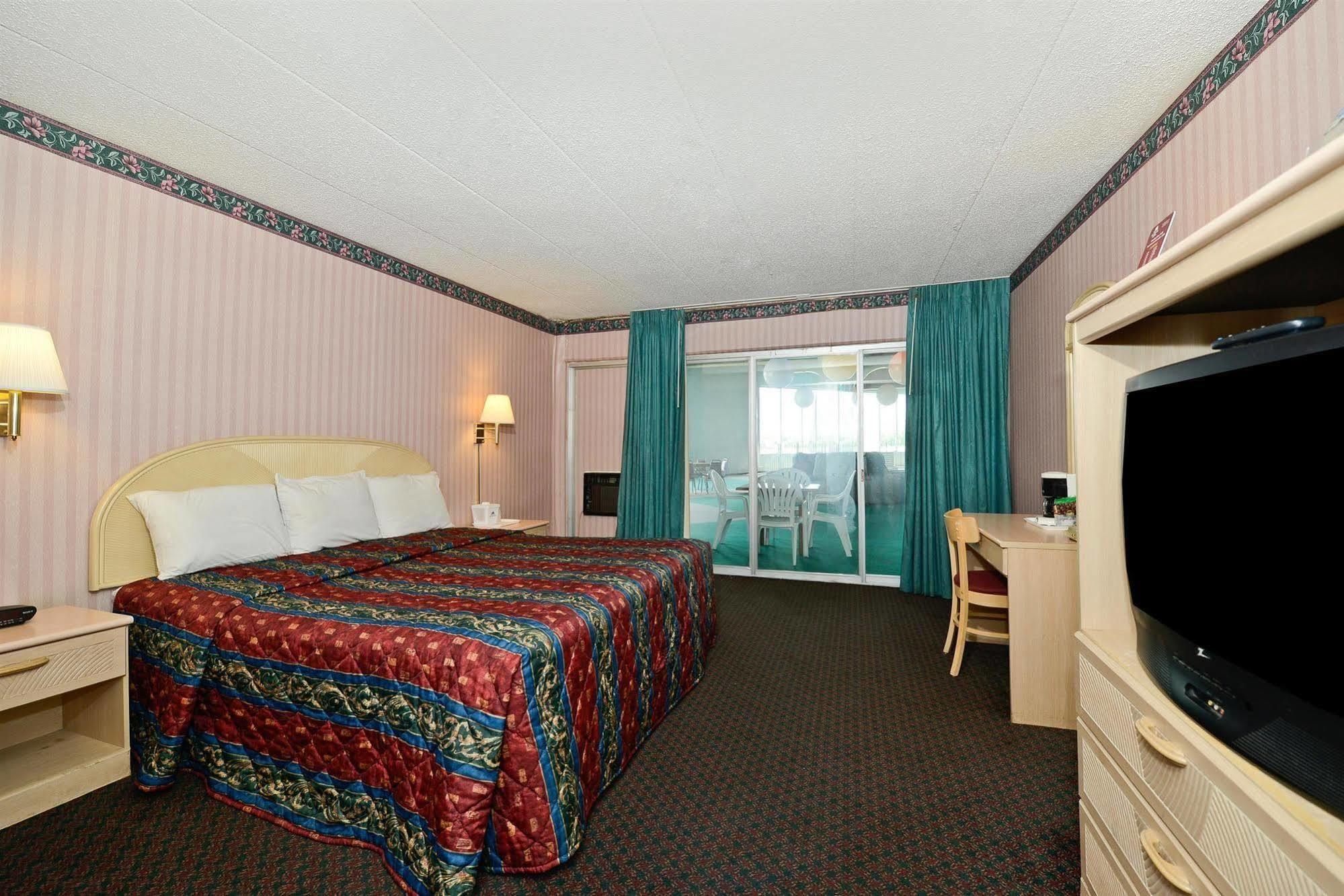 โฮเวิร์ด จอห์นสัน บาย วินด์แฮม เบนตัน ฮาร์เบอร์ Hotel เบนตันฮาร์เบอร์ ภายนอก รูปภาพ
