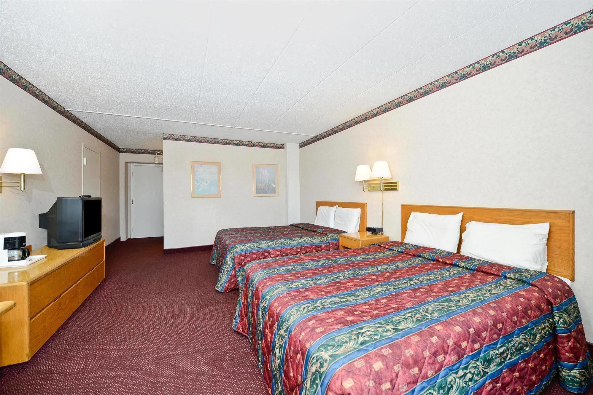 โฮเวิร์ด จอห์นสัน บาย วินด์แฮม เบนตัน ฮาร์เบอร์ Hotel เบนตันฮาร์เบอร์ ห้อง รูปภาพ